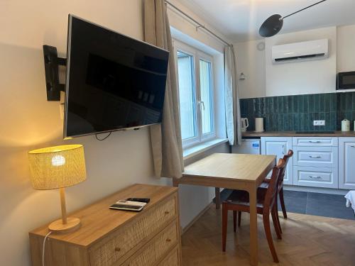 Cybulskiego Guest Roomsにあるキッチンまたは簡易キッチン