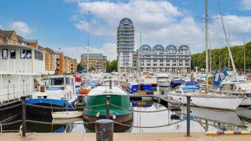 The Nook Londons Swanky Studio with FREE Parking photo 18