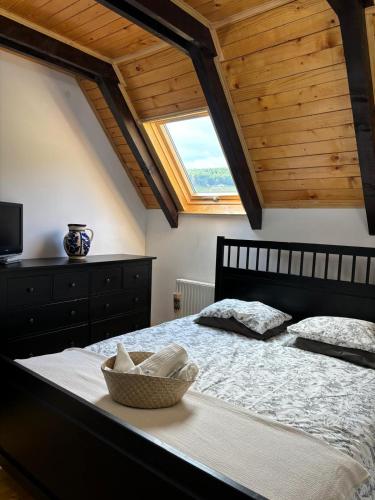 a bedroom with a large bed with a window at A Hunter's Lodge in Dâmbovicioara
