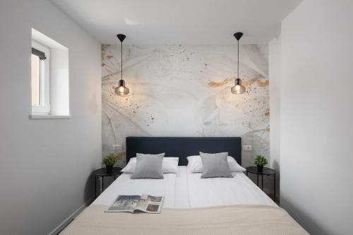 Mark's Seaview Residence by Irundo