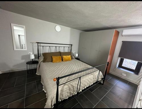 a bedroom with a bed with yellow pillows on it at B&b Del Corso in Mandatoriccio