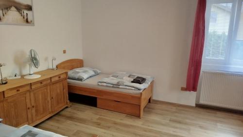 Katil atau katil-katil dalam bilik di Apartmány pod Barunčinou školou