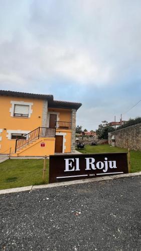 a house with a sign that reads la robyn at APARTAMENTOS EL ROJU in Santillana del Mar