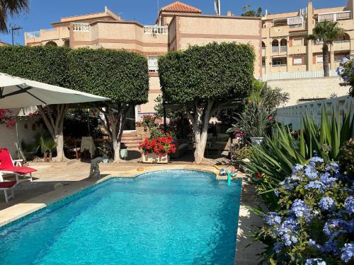 Foto Large Villa private pool and garden near beach 4