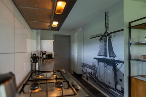 a kitchen with a stove with a picture of the eiffel tower at Waterdorp Burdaard in Burdaard