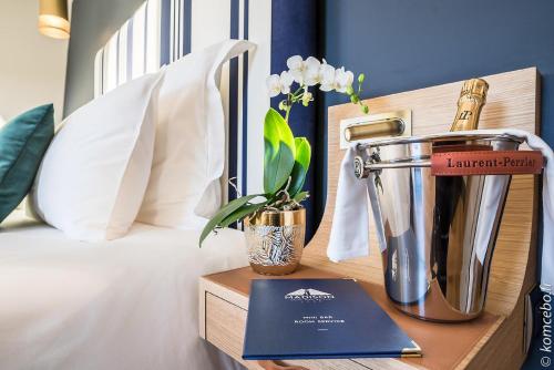 a blender on a table next to a bed at MADISON Saint Jean de Luz - Handwritten Collection in Saint-Jean-de-Luz