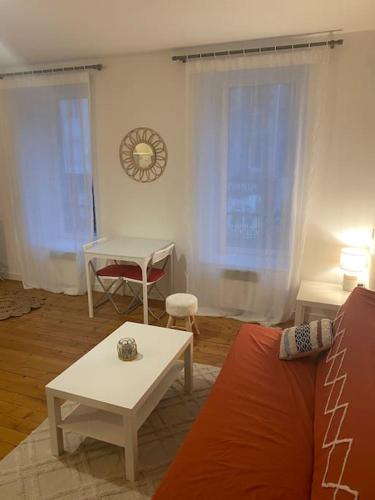 Χώρος καθιστικού στο Charmant Studio , plein centre