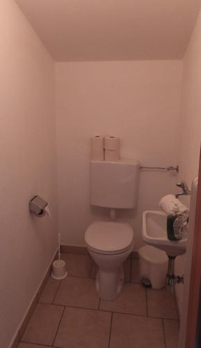 Un baño de Ferienhaus Oberlengau