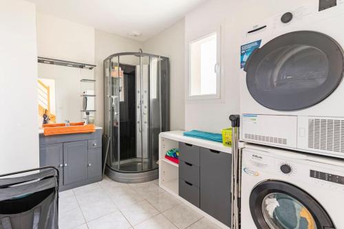 Fotografie z fotogalerie ubytování Petite maison chaleureuse avec une vue imprenable v destinaci Esson