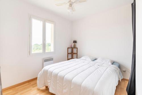 Postel nebo postele na pokoji v ubytování Petite maison chaleureuse avec une vue imprenable