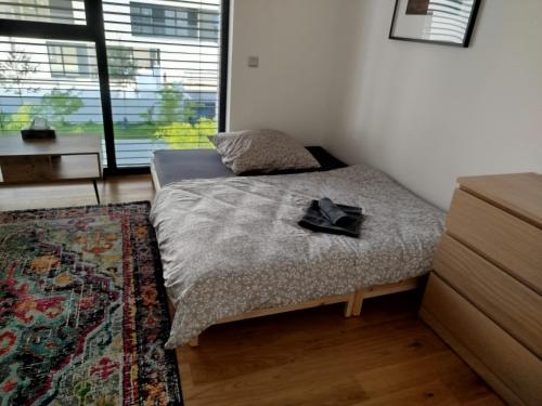 Postel nebo postele na pokoji v ubytování Krásný byt v srdci Olomouce