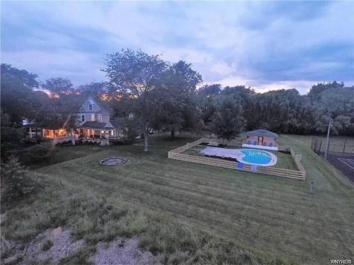 Kolam renang di atau dekat dengan Niagara River Estate