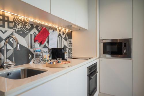 Modern loft w AC Downtown and Metro