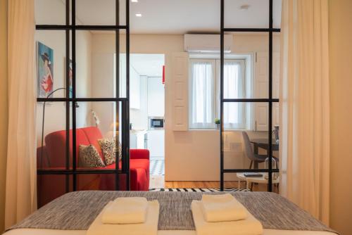 Modern loft w AC Downtown and Metro