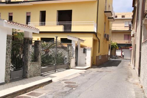 an alley with a gate and a building at Regina Margherita B&B in Amantea