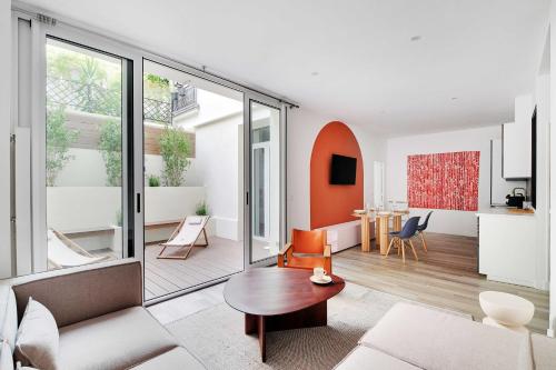 Charming apt with patio - 2BD4P - Monceau Park
