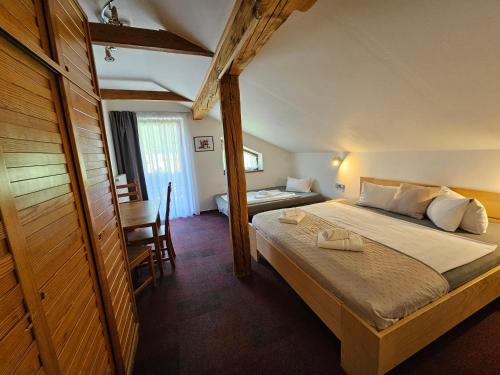 Postel nebo postele na pokoji v ubytování Ski&Bike Nassfeld Apartments