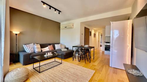 Riviera Chic 2BR in Glyfada by TwentyTwo