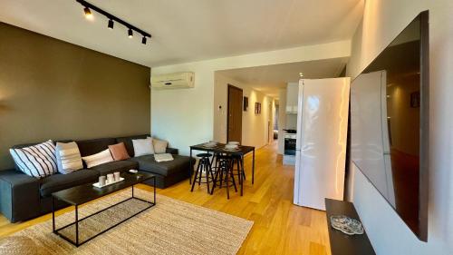 Riviera Chic 2BR in Glyfada by TwentyTwo