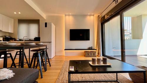 Riviera Chic 2BR in Glyfada by TwentyTwo