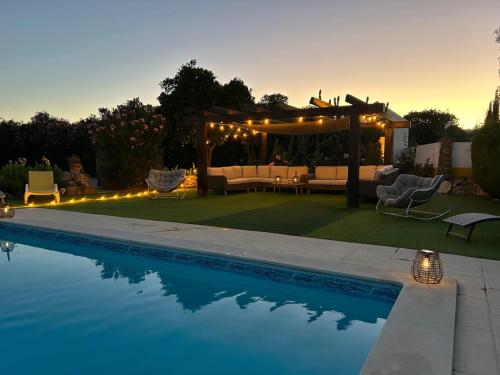 a backyard with a pool and a gazebo at Agroturismo Horta Da Vila in Alvito