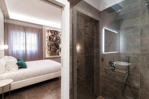 Koupelna v ubytování Como Lakeside Suites