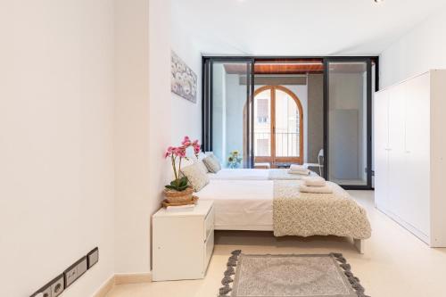 Aparthotel Mediterráneo by NeoHotels-Centro 8 min by Metro