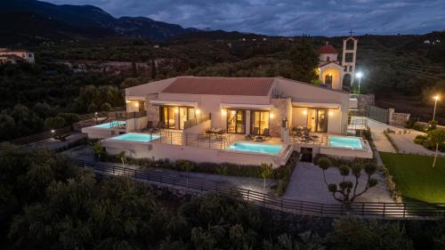 A V Luxury Apartments with Private Pools