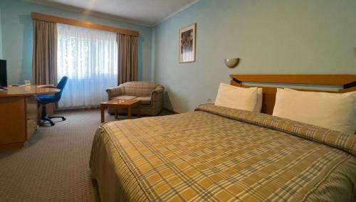 Gallery image of The Crescent Beach Hotel in Baku
