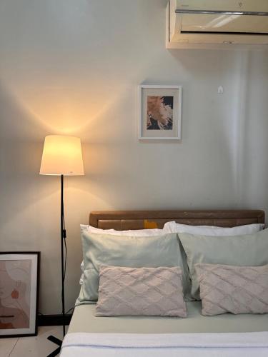Katil atau katil-katil dalam bilik di Comfy Condo in Malate for 4 - Admiral Baysuites
