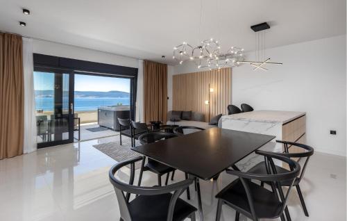 Luxurious Apartment In Novi Vinodolski With Wifi