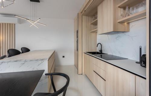 Luxurious Apartment In Novi Vinodolski With Wifi