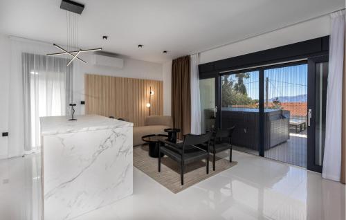 a kitchen and living room with a table and chairs at Nice Apartment In Novi Vinodolski in Novi Vinodolski