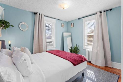 Katil atau katil-katil dalam bilik di AC 6BR 2BA Quiet Retreat Central Location