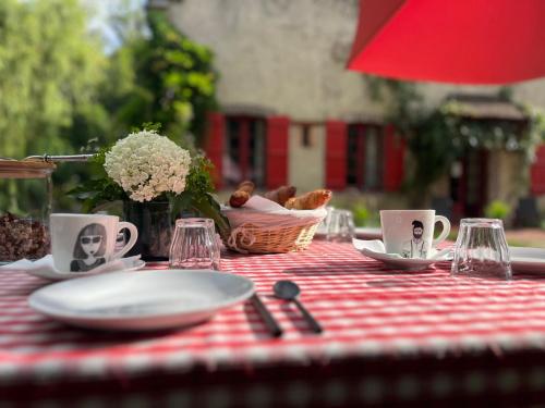 Φωτογραφία από το άλμπουμ του Art House Domaine de l'Ocrerie σε Pourrain