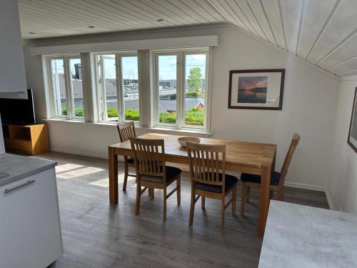 a kitchen and dining room with a table and chairs at Ved sjøen, Husvik- Tønsberg, 2 hus! in Tønsberg