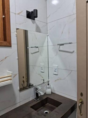 a bathroom with a sink and a mirror at Suite Ana - Casa Tapera Nova in Conceição da Ibitipoca
