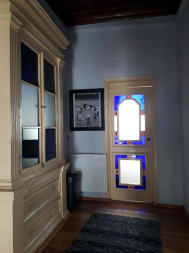 a living room with a door and a window at Paydos Tatil Evi in Ayvalık