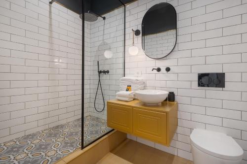 a bathroom with a sink and a toilet and a shower at Olimpia Residence in Oradea