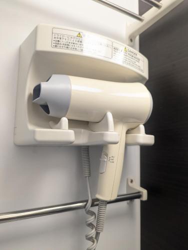 a hair dryer in a hospital room at 鶴の宿 那覇-国際通りまで950mの便利な立地-1棟貸切 in Naha