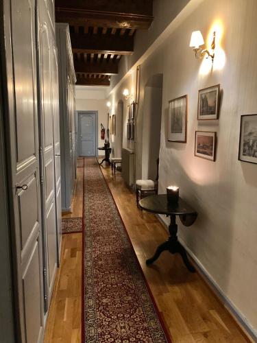 a hallway with a table and a rug at Domaine La Reveille in Dore-lʼÉglise