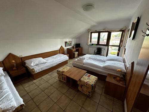 a bedroom with two beds and a table at Ramzes 2 in Niechorze