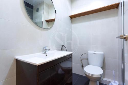 Modern Apartment near FC Barcelona Stadium