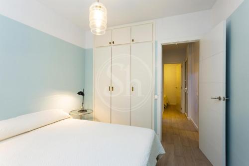 Modern Apartment near FC Barcelona Stadium