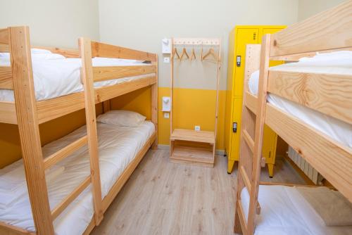 a room with three bunk beds in it at Palácio dos Marqueses in Mafra