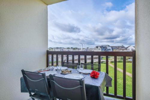 600m plage - Vue sur le port du Crouesty