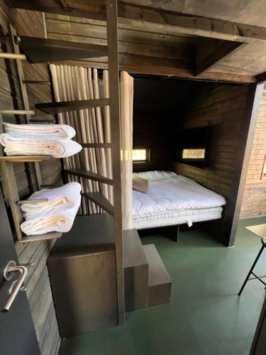 Camera con letto a castello in un edificio di Dancamps Trelde Naes a Fredericia