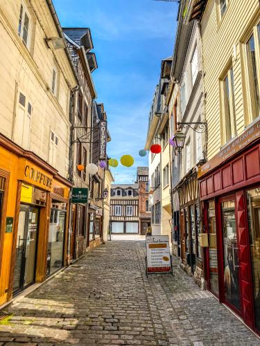 a cobblestone street in a city with buildings at Eurydice by Kleidos - Ravissant T2 Centre de Pont-Audemer in Pont-Audemer