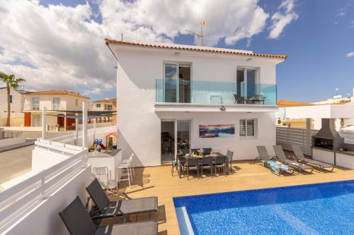 The Second Diamond Protara - 2' Walk to Beach