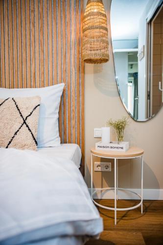 Ένα ή περισσότερα κρεβάτια σε δωμάτιο στο Recreatiewoning 'Dwergarend' op Christelijk Vakantiepark